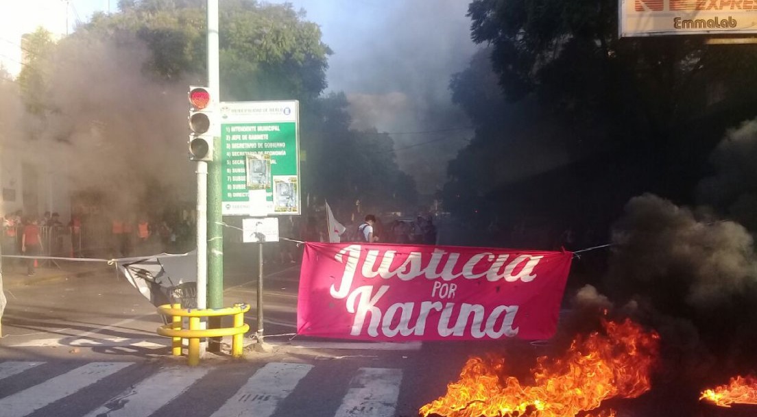 Detienen a Karina Abregú y a su hermana por manifestarse frente a la Municipalidad de Merlo