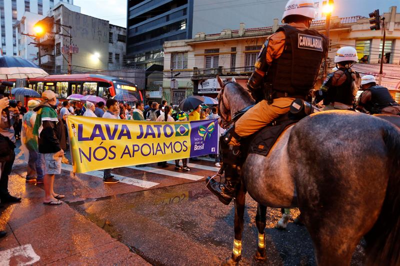 Atentado contra la caravana de Lula: ¿cómo combatir a la extrema derecha?