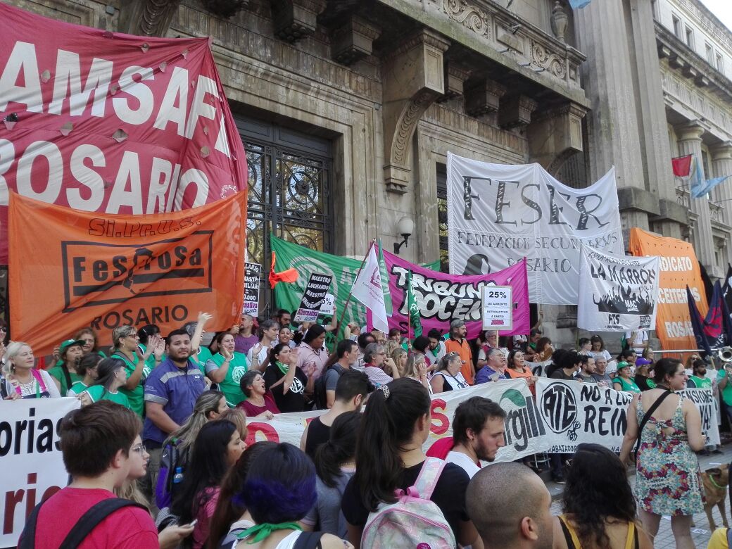 Movilización docente contra la miseria ofertada por el gobierno