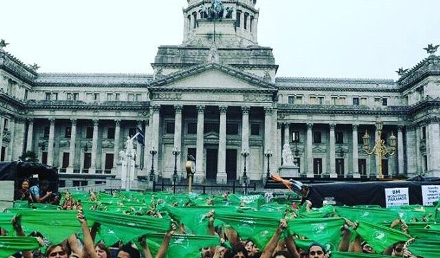 Conflicto docente: "Aten no puede estar exento del debate por el aborto"