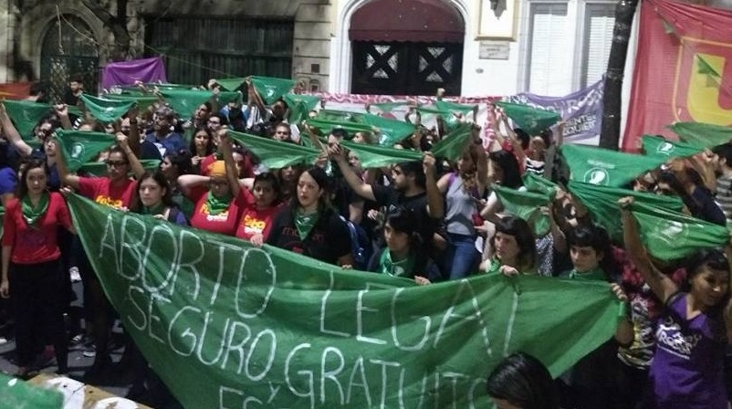 Sociales UBA: la facultad se tiñó de verde por el aborto legal