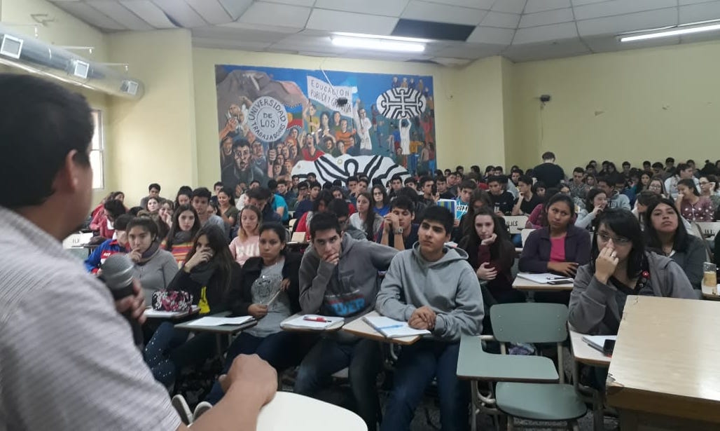 Cientos de estudiantes de Economía y Administración debaten sobre la LES y la CONEAU