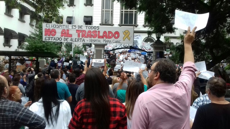 Los trabajadores exigen que el Hospital Curie no se traslade