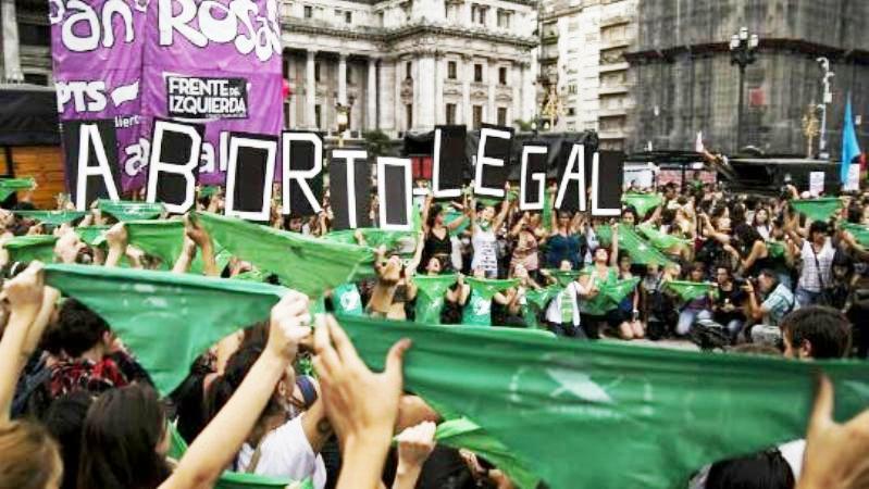 Pañuelazo por el derecho al aborto legal en el ISFD n° 41 de Adrogué