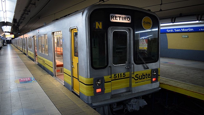 Grave denuncia: confirman que hay material cancerígeno en trenes e instalaciones del subte