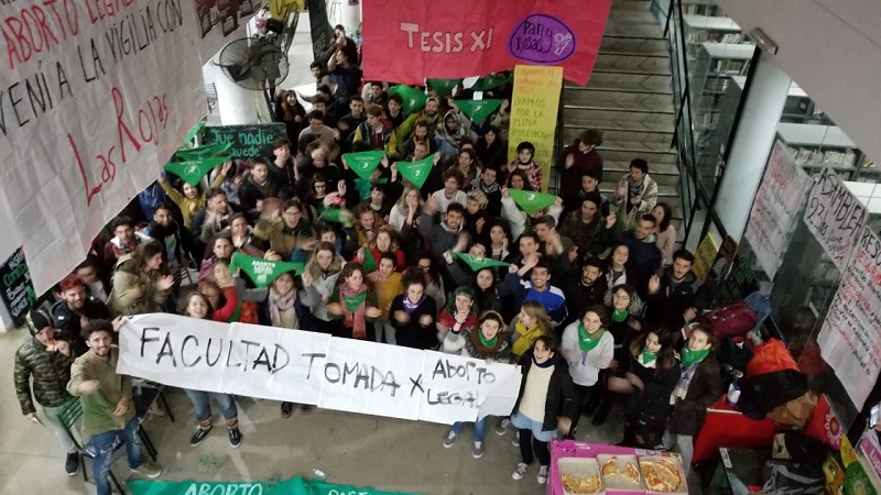 La Plata: estudiantes toman facultades por el Aborto Legal