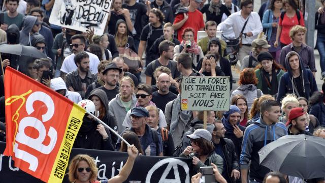 28J: los trabajadores franceses preparan una huelga general contra Macron