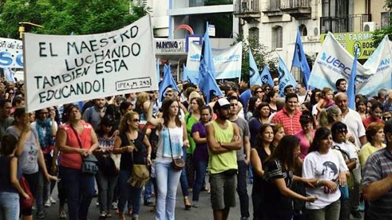 "Que decidan las y los docentes, no la conducción de UEPC, aliada a Schiaretti"