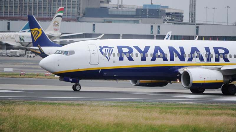 El Gobierno del PSOE ataca el derecho a huelga en la aerolínea Ryanair