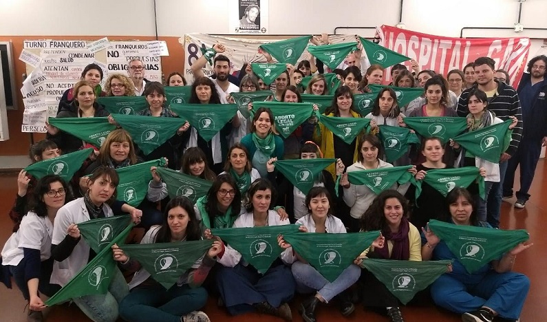 8A: pañuelazo en el Hospital Garrahan por el derecho al aborto