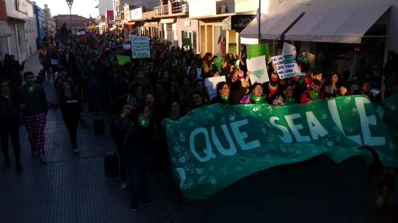 Masiva movilización verde en Viedma