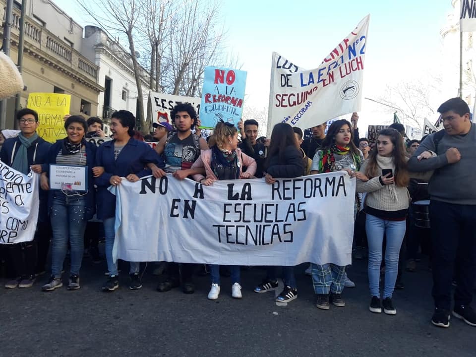 ¡La escuela técnica no se toca!