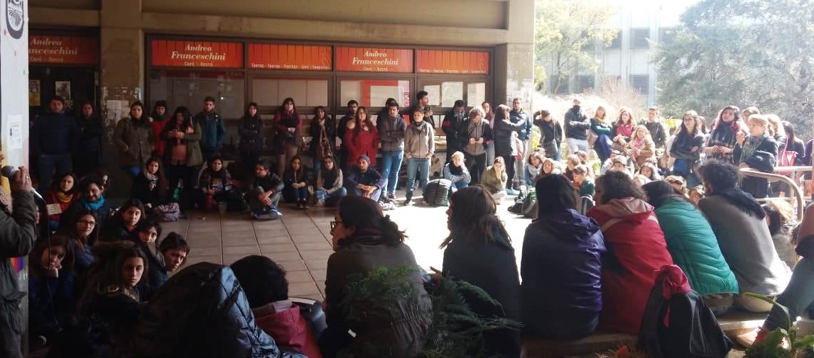 Universidad de San Luis: toma del Rectorado en defensa de la educación pública 