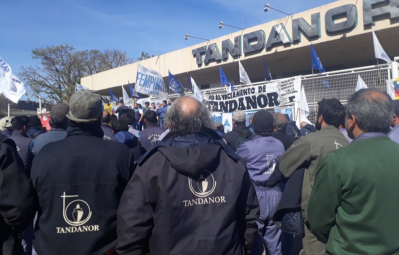 Astillero Tandanor: acto en el acampe contra los despidos y el desguace del sector naval