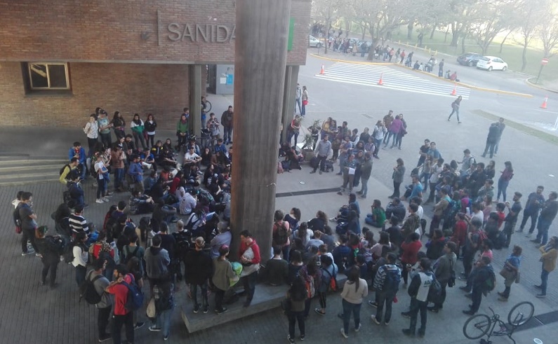 Santa Fe: se votó la toma de la Facultad de Arquitectura