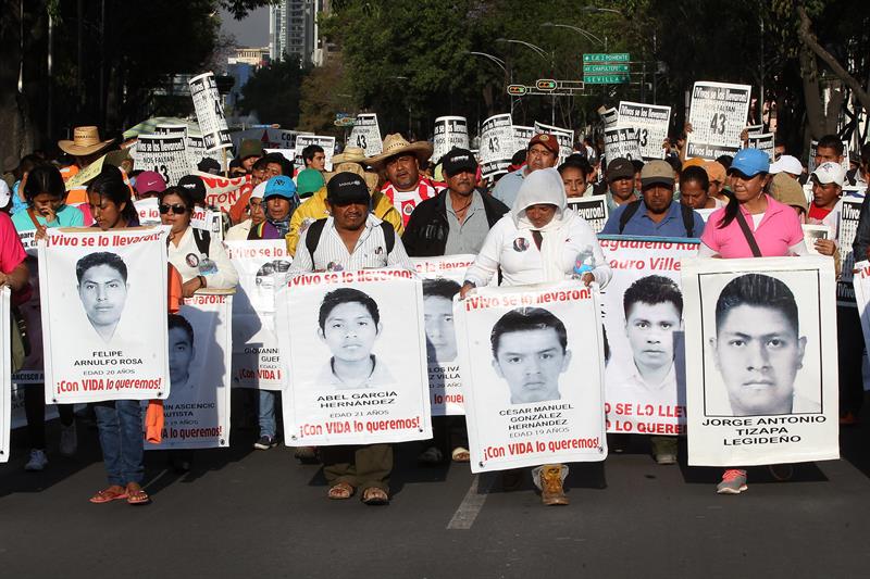 Guadalajara: IX Jornada Global por la aparición con vida de los 43 normalistas de Ayotzinapa