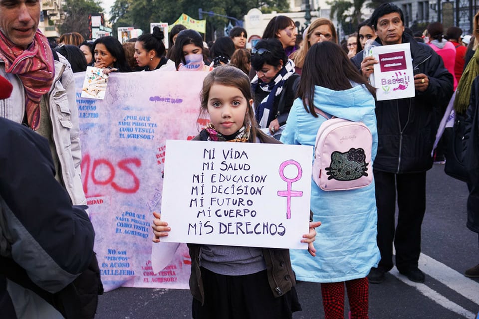 Tras el dictamen del Congreso: ¿cómo conquistar la educación sexual sin injerencia de la Iglesia?