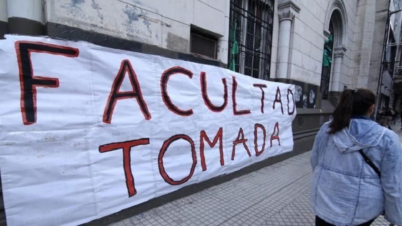 Rosario: los secundarios acompañan la pelea de los docentes universitarios