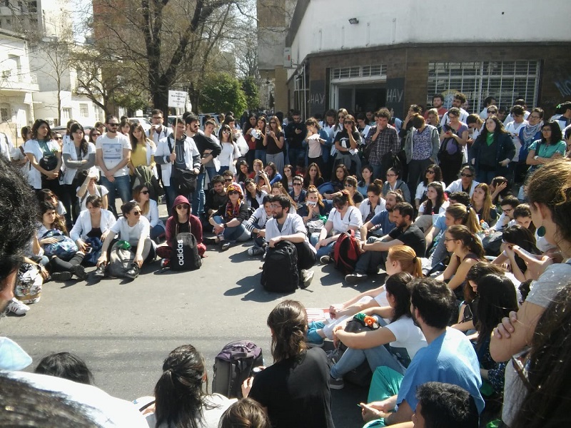 Paro provincial y movilización de trabajadores de la salud 