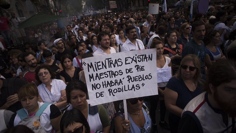 Paro y movilización docente: “Vamos por un plan de lucha unificado para derrotar el saqueo de Macri y los gobernadores”