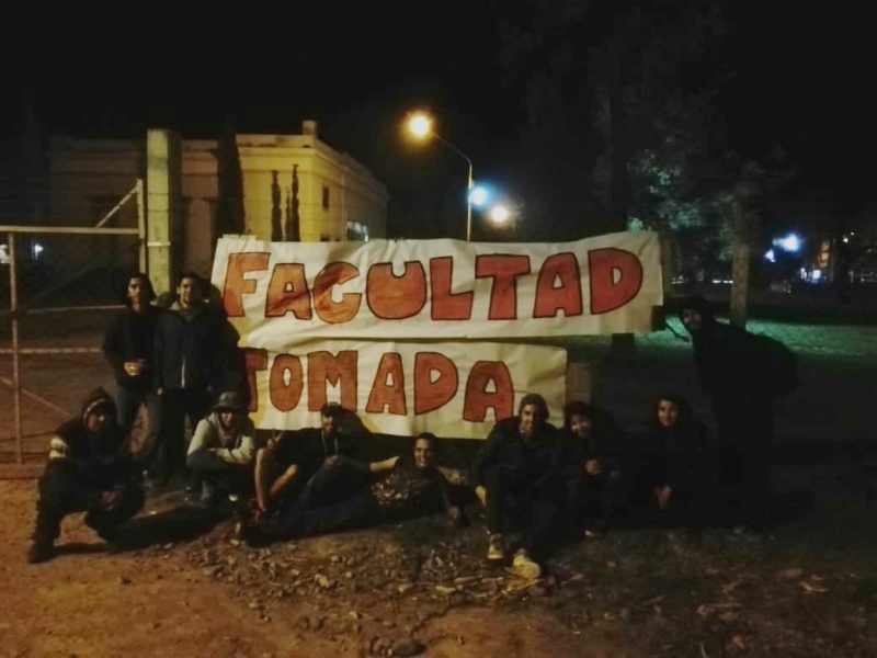 Cipolletti: estudiantes de la Universidad del Comahue siguen de pié