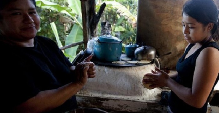 Las mujeres pobres le dedican el triple de tiempo al trabajo doméstico de cuidados