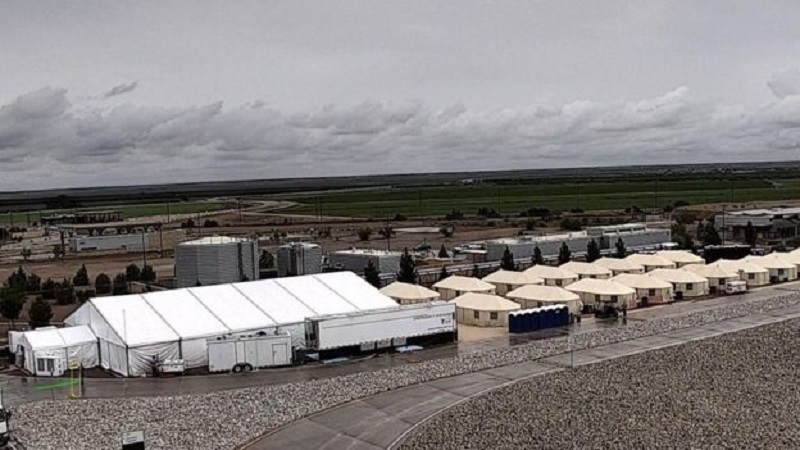 Se quintuplicó un campo de detención al recibir a niños migrantes