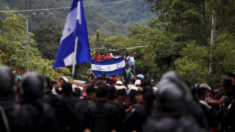 México: Policía Federal reprime a migrantes en la frontera con Guatemala