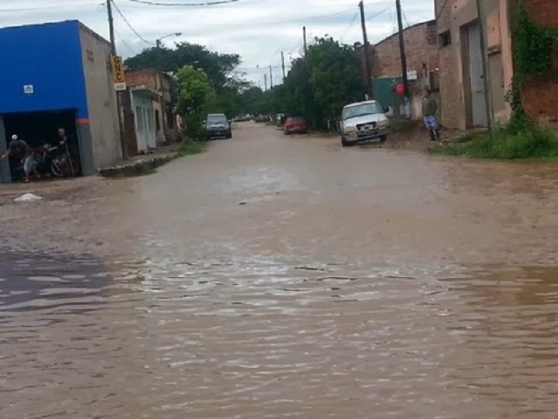 Mueren dos niños y miles de familias pierden todo 