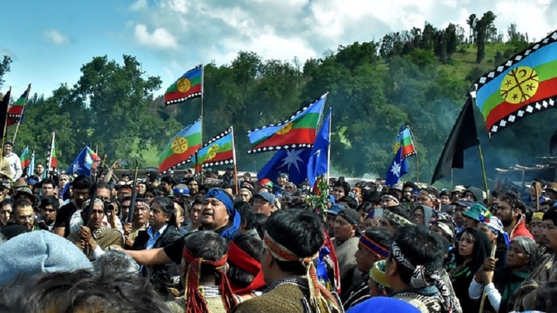 Chile: miles de personas en el funeral del joven mapuche asesinado por la Policía