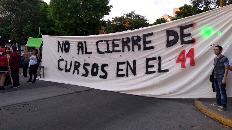 El ISFD 41 de Adrogué arrancó la semana luchando en defensa de la educación