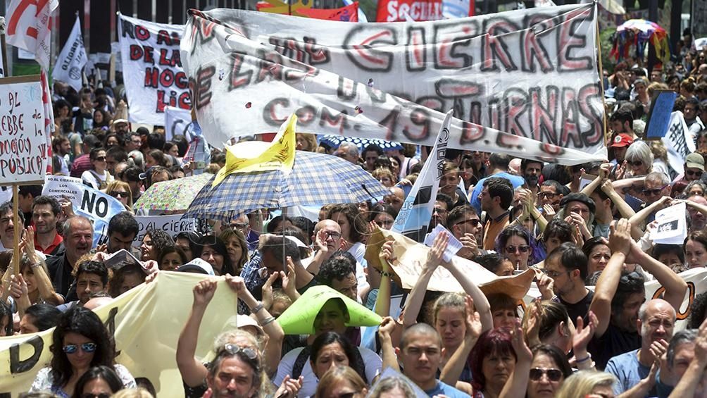 No sobran escuelas para adultos, faltan políticas públicas