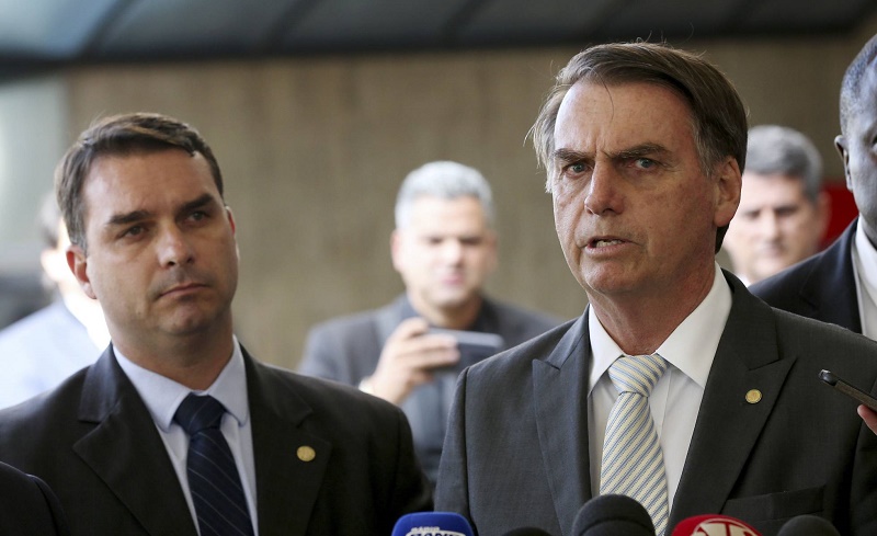 El escándalo que involucra al hijo de Bolsonaro desnuda las contradicciones del Gobierno 