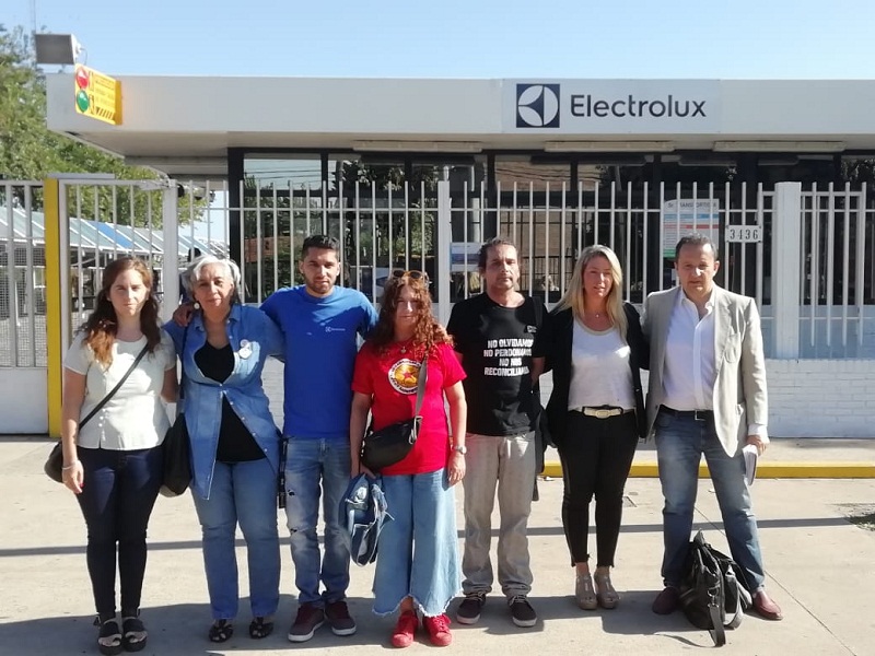 Electrolux: trabajador despedido pidió por su reincorporación junto a referentes políticos y de derechos humanos