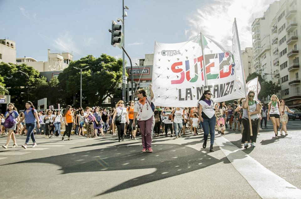 Docentes: "Organicémonos desde cada escuela para ser miles en las calles"