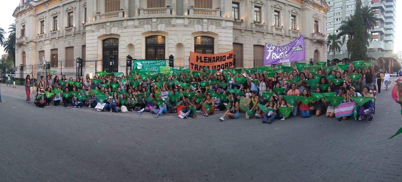 #19F en Jujuy: exigieron aborto legal con un corte de puente, movilización y pañuelazos