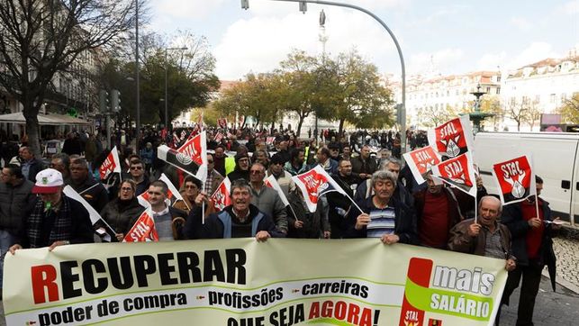 Huelgas y movilizaciones de trabajadores hacen temblar al Gobierno portugués