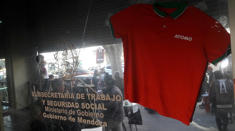 La Justicia y los empresarios de la mano contra los trabajadores de Atomo Supermercados en Mendoza