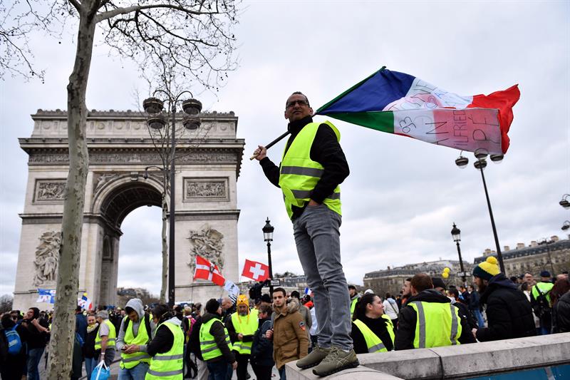 Francia: los chalecos amarillos convergieron con ambientalistas y antirracistas