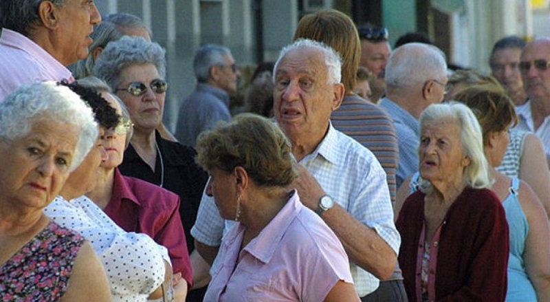 El Gobierno otra vez contra los adultos mayores: más restricciones para el cobro de pensiones 