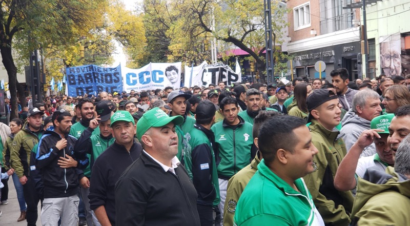 Córdoba: con una pobre movilización, la CGT pidió “unidad” para enfrentar a Macri