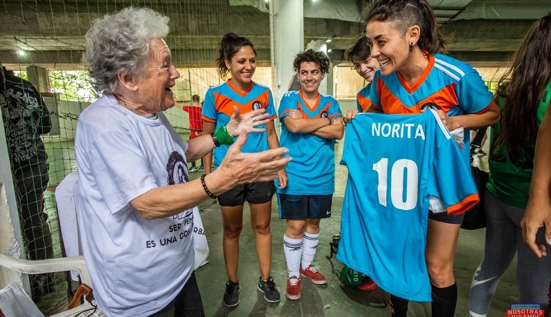 Norita Fútbol Club: quince mujeres salen a la cancha en honor a la incansable Nora Cortiñas