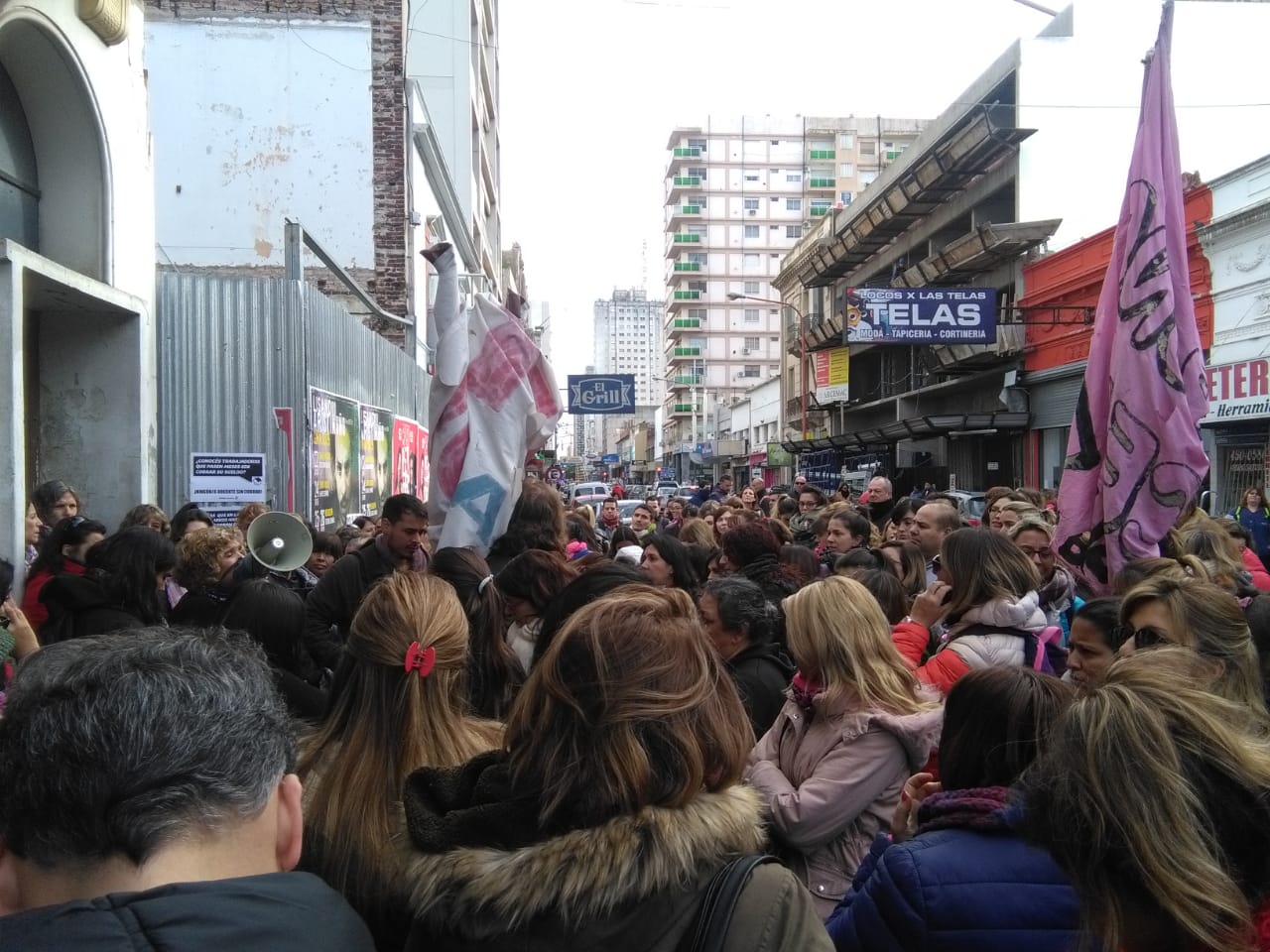 Bahía Blanca: Docentes indignados toman Inspección Regional