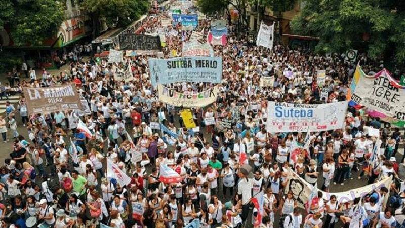 Docentes de la provincia de Buenos Aires denuncian descuentos masivos 