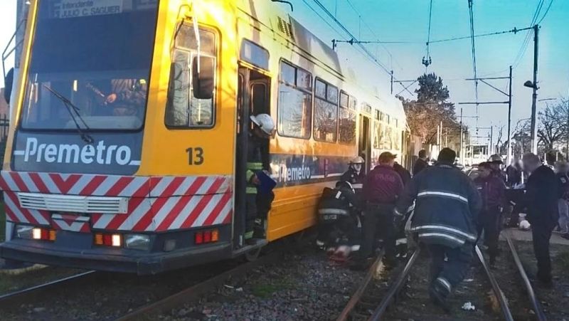 Otra vez la desidia de Metrovías: dos niños fueron atropellados en el cruce del Premetro