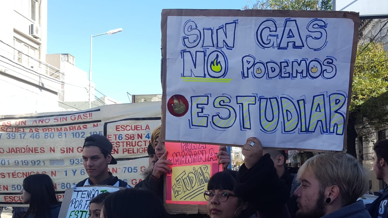 Morón: denuncian penalmente a estudiantes y familias por pedir gas en las escuelas