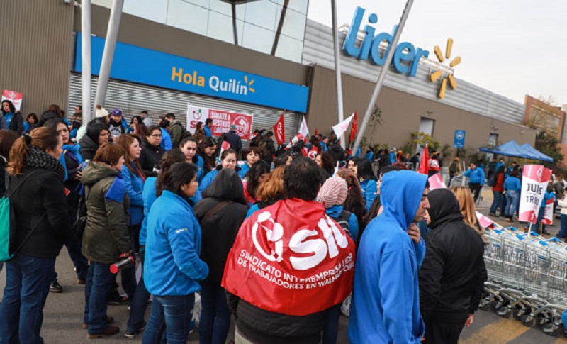 La huelga de 17 mil empleados paraliza Walmart en Chile