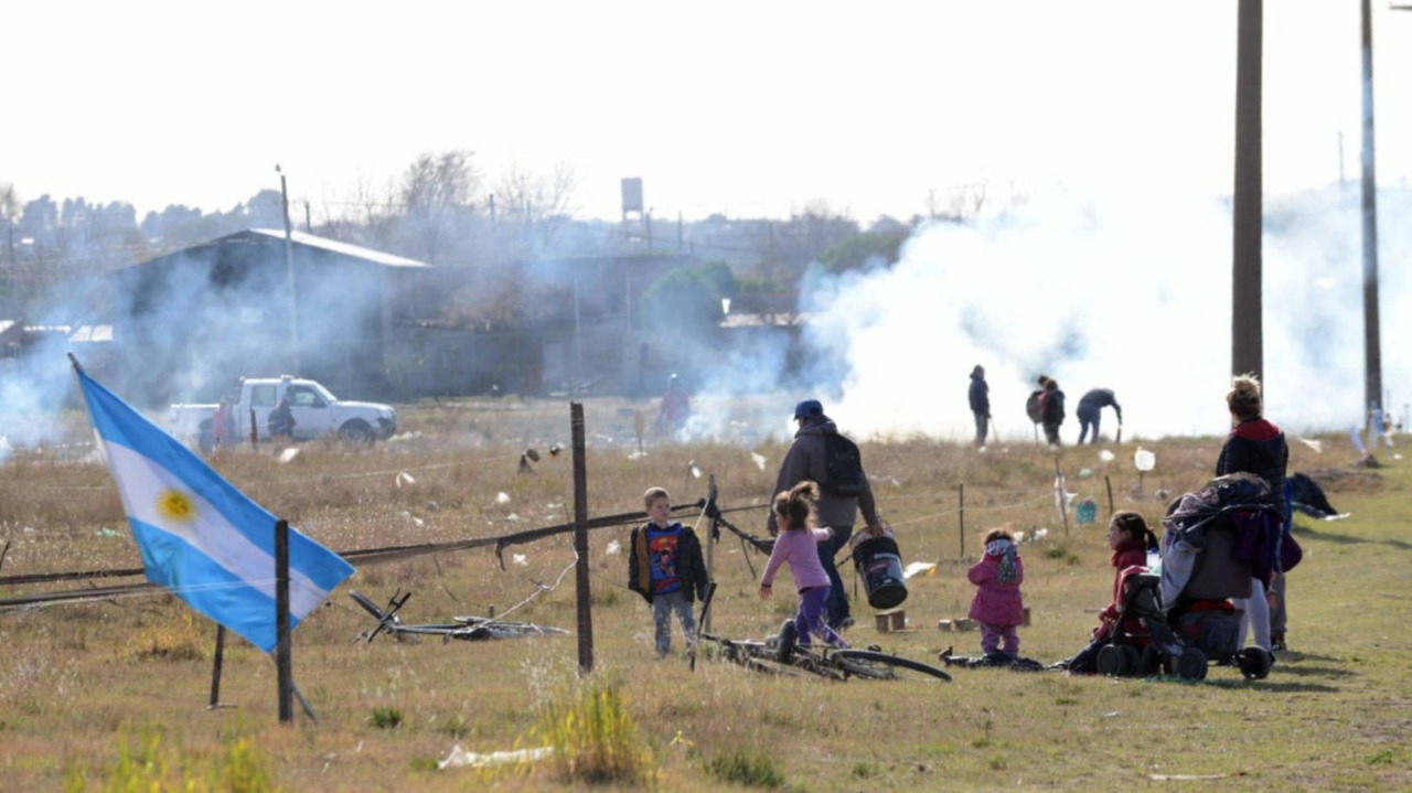 Toma de tierras en Spurr: pagar un alquiler o comer, la realidad de miles de familias en Bahía Blanca