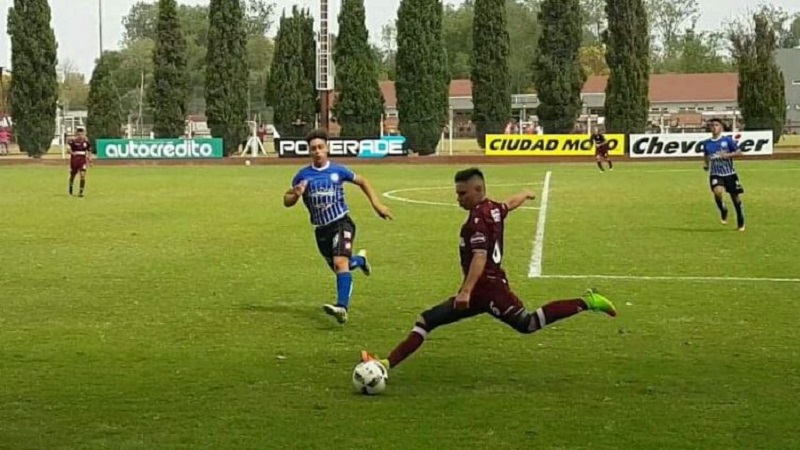 Camino a la gloria: la lucha por alcanzar un lugar en el fútbol profesional