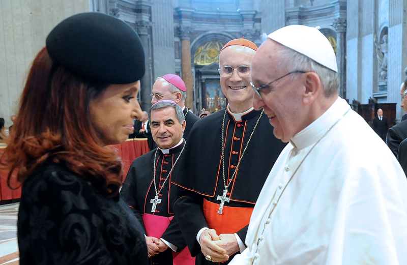 Sabbatella le regaló veinte canales de TV a la Iglesia Católica